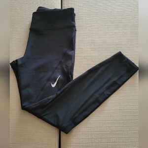 Nike Women's Size M Black Leggings